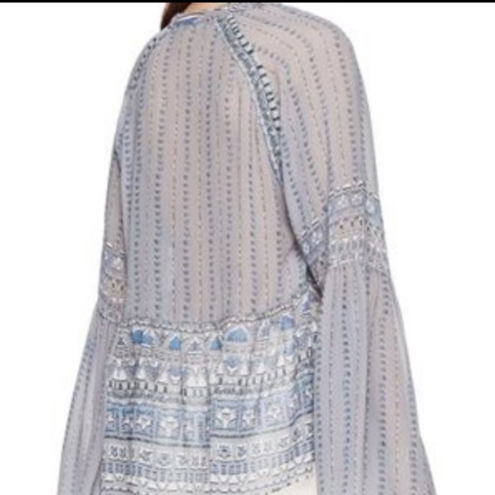 Worn once! BCBGMaxazria Kaley Printed Bell Top - Picture 2 of 8